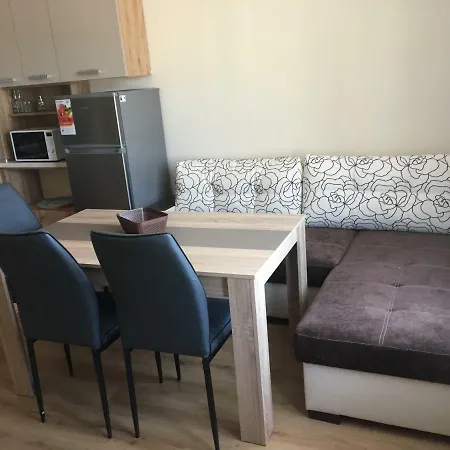 Апартамент “Рая” Apartman *